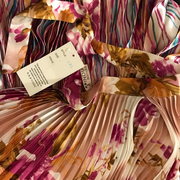 Flowy Spring Dress - Picture 4 of 4